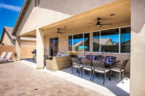 Outdoor dining - Aliante Estate (Indio)