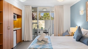 3 bedrooms, desk, WiFi