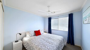 3 bedrooms, desk, WiFi - Unit 31 'Pacific on Coolum' (Coolum Beach)