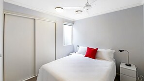 3 bedrooms, desk, WiFi - Unit 31 'Pacific on Coolum' (Coolum Beach)