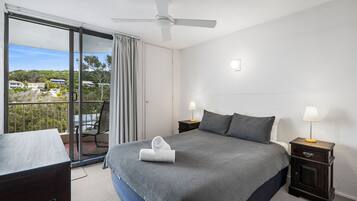 3 bedrooms, desk, iron/ironing board, WiFi