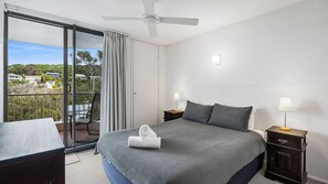 3 habitaciones, escritorio, tabla de planchar con plancha y wifi