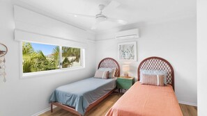 3 Schlafzimmer, Schreibtisch, Bügeleisen/Bügelbrett, WLAN