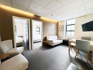 Comfort-huoneisto, 2 makuuhuonetta | Oleskelualue | 32–tuumainen televisio, jossa kaapelikanavat