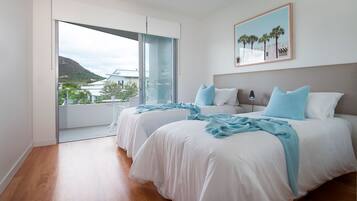 5 bedrooms, desk, iron/ironing board, WiFi