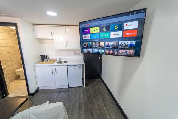 Interior - Modern cosy studio available (Birmingham)