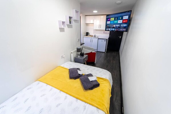 WiFi, bed sheets