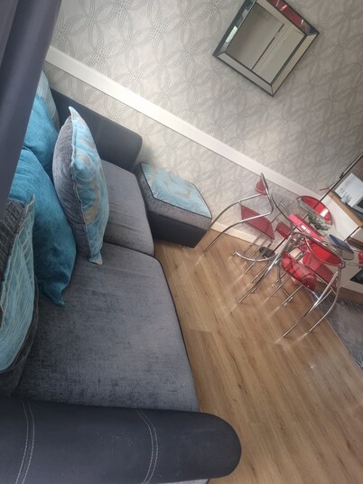 Villa Sleeps 4 with Free Parking