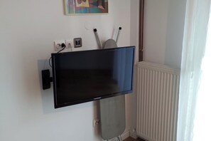 Interior - Seafront Apartment - Sleeps 13 - Parking - Balcony (Thessaloniki)