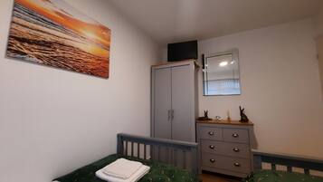 2 slaapkamers, een strijkplank/strijkijzer, wifi, beddengoed