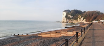 St Margaret's 2-Bed Chalet - Sleeps 4 & Pets ok