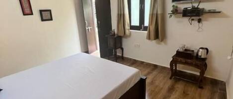 2 bedrooms, WiFi, bed sheets, wheelchair access