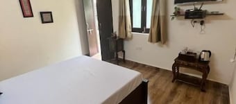 Colonel Dugal's - Near Taj, Fort & Shopping