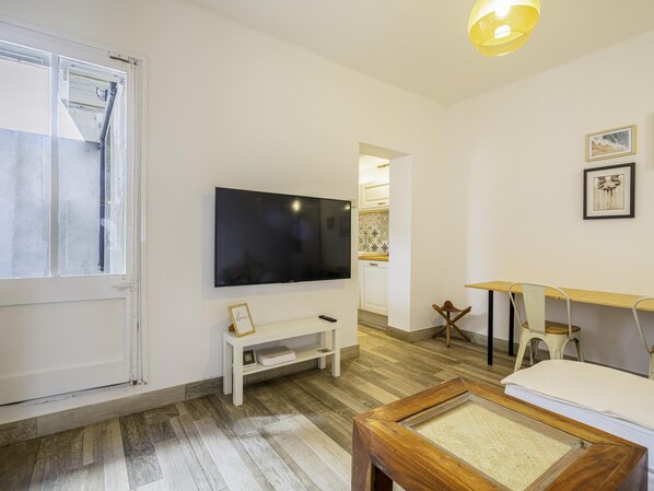 3 bedrooms, iron/ironing board, Internet, bed sheets