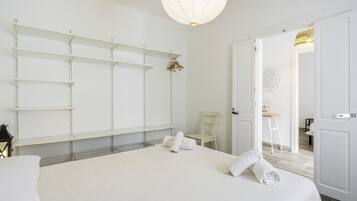 3 bedrooms, iron/ironing board, Internet, bed sheets