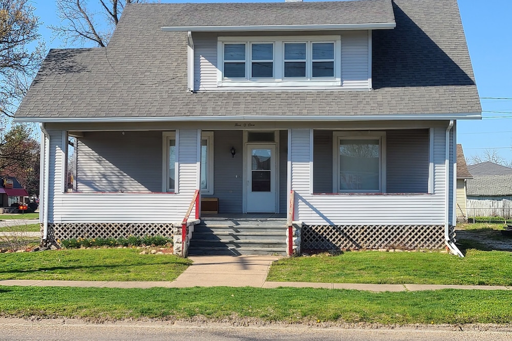 House with 2 separate living quarters
