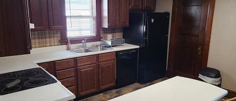 Fridge, microwave, stovetop, dishwasher