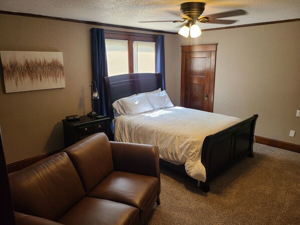 2 bedrooms, desk, free WiFi, bed sheets