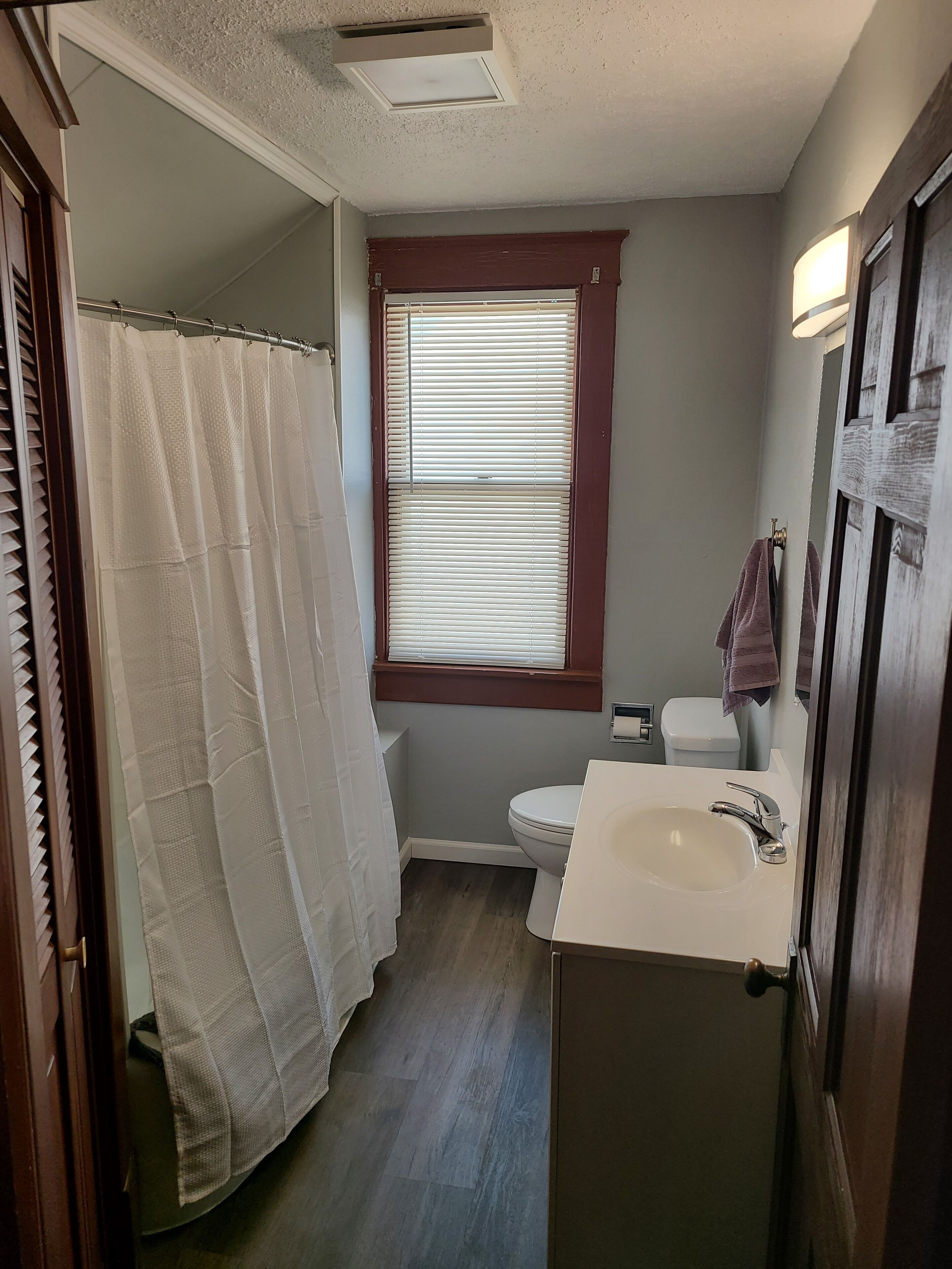 House with 2 separate living quarters 