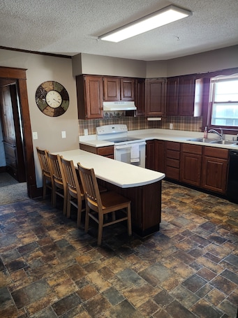 Fridge, microwave, stovetop, dishwasher. House with 2 separate living areas