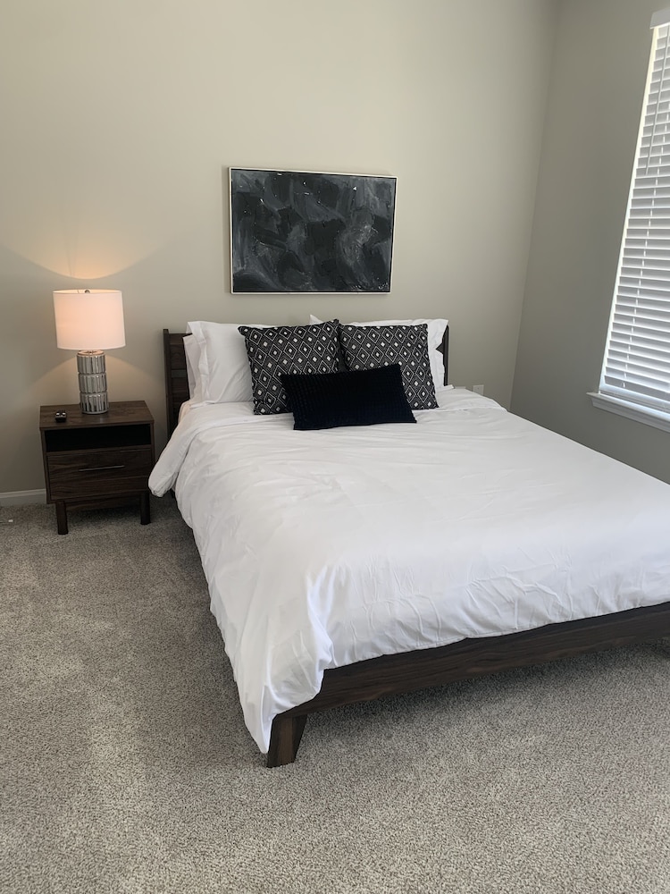 Oxford Townhouse 4 Bedrooms 4 Bathrooms with Garage - Oxford | Vrbo