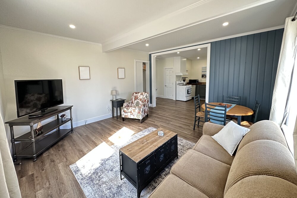 Cozy Downtown East Tawas Home!