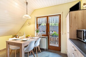 Dining - Apartment 'Furtwengler' with Private Garden, Balcony and Wi-Fi (Oberharmersbach)
