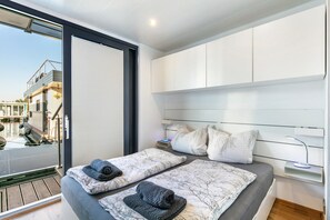 2 bedrooms, free WiFi, bed sheets - Houseboat Joana with large sun terrace in Zehdenik (Zehdenick)