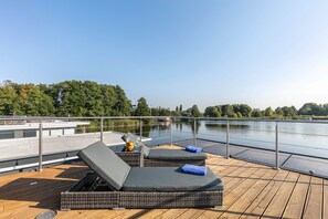 Terrace/patio - Houseboat Joana with large sun terrace in Zehdenik (Zehdenick)