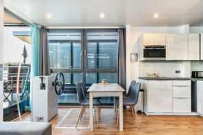 Dining - Houseboat Joana with large sun terrace in Zehdenik (Zehdenick)