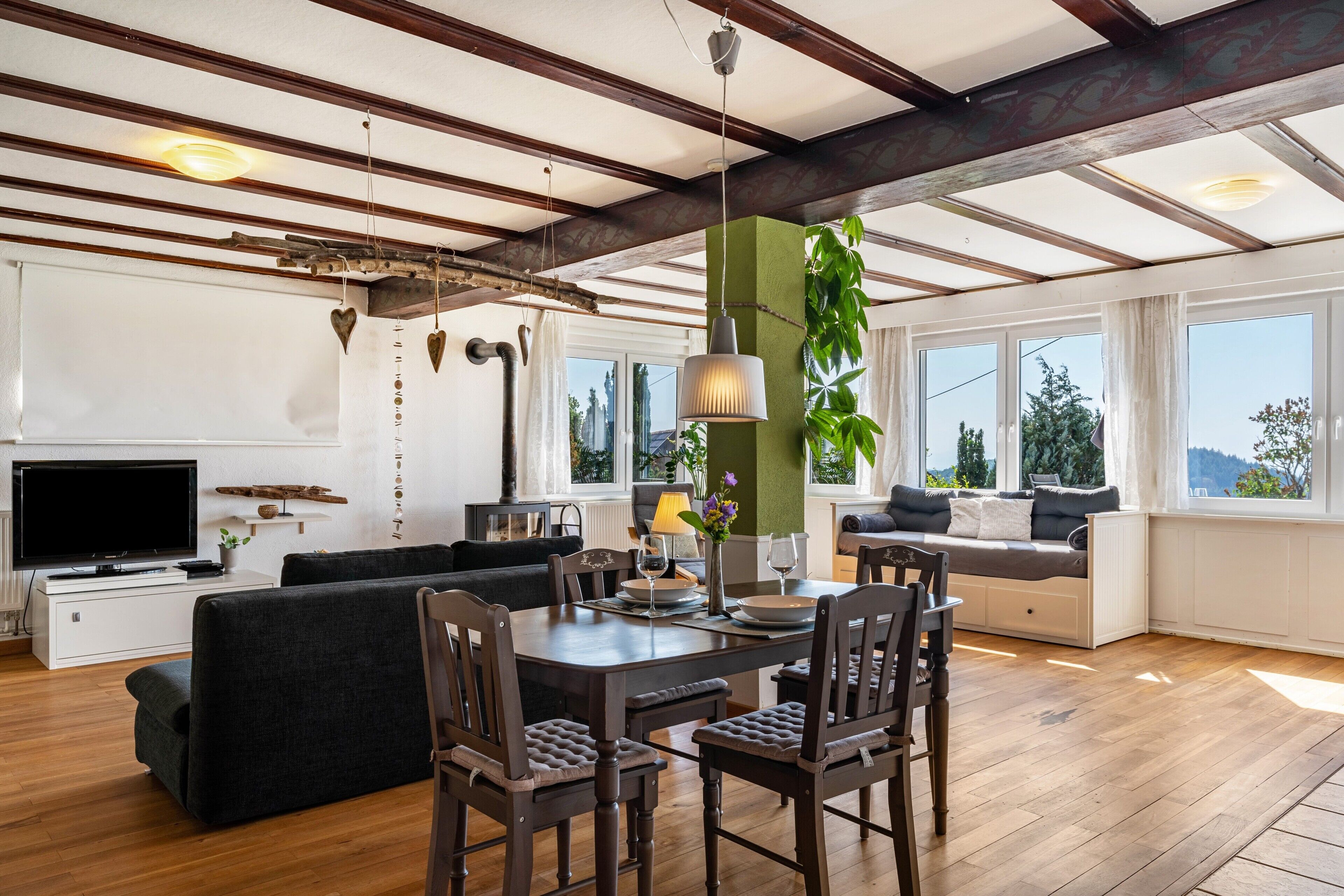 Fernseher, Kamin, DVD-Player, Stereoanlage