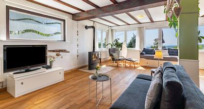 Apartment 'Augensteins Burgzimmer' with Private Terrace and Wi-Fi