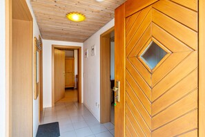 Interior - Apartment 'Haus Erlenmaier' with Shared Garden and Wi-Fi (Schömberg)