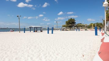 Chaise longue, serviettes de plage