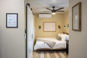 1 habitación, escritorio, tabla de planchar con plancha y wifi 