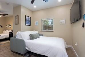 1 bedroom, desk, iron/ironing board, WiFi - Avocado Casita 10 mins to Beaches (Gulfport)