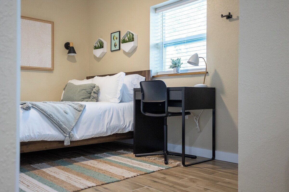 1 bedroom, desk, iron/ironing board, WiFi