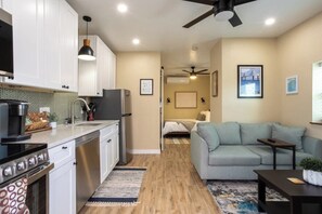 Fridge, microwave, oven, stovetop - Avocado Casita 10 mins to Beaches (Gulfport)