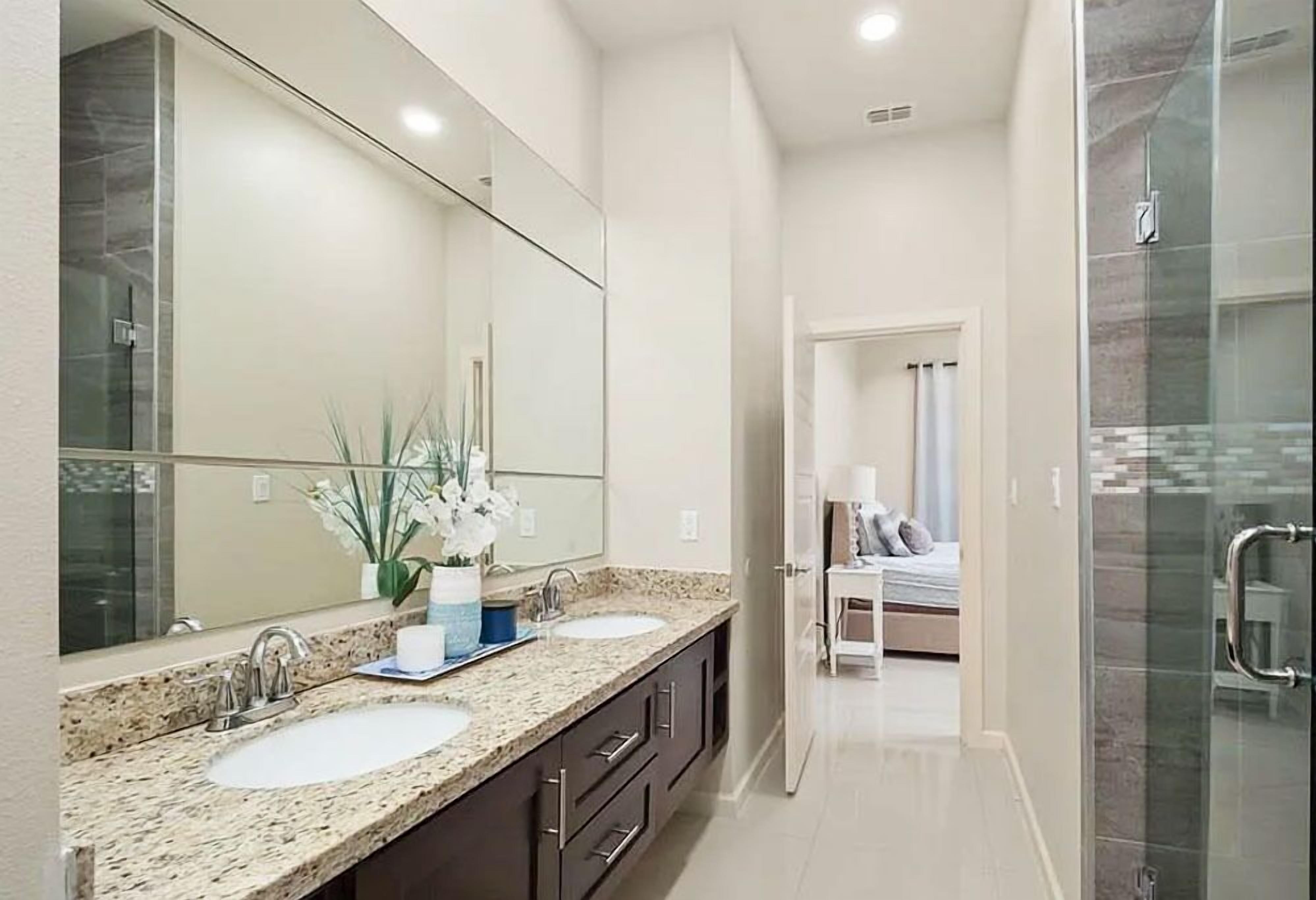 The Oasis- Sleeps 8 (Brownsville, SPI, SpaceX)