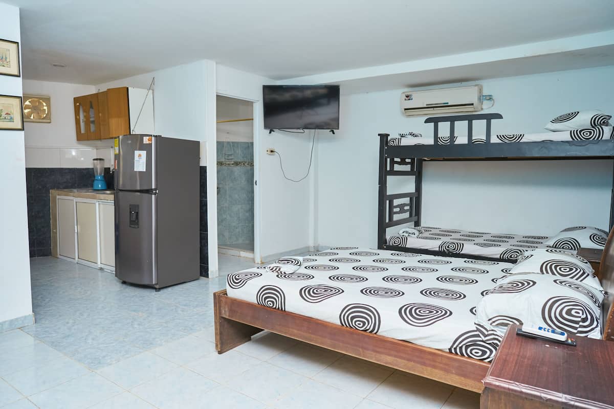 Basic Apartment | 2 bedrooms, memory-foam beds, free WiFi