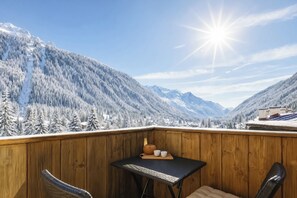 Balcony - Grand Roc C413 280m from Slopes, Mont-Blanc View & Parking, Argentière (Chamonix), France (Argentière (Chamonix))