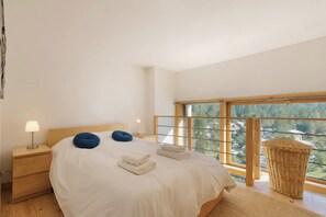 2 bedrooms, bed sheets