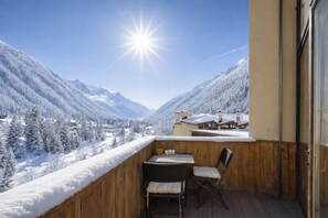 Balcony - Grand Roc C413 280m from Slopes, Mont-Blanc View & Parking, Argentière (Chamonix), France (Argentière (Chamonix))