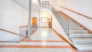 A spacious interior with a central staircase, polished floors, and a neutral color palette. - Muri Di Arco, Arco, Italy (Arco)