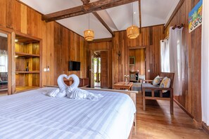 6 室のベッドルーム、セーフティボックス (室内)、旅行用ベビーベッド、WiFi