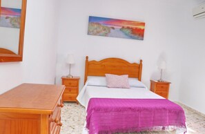 4 bedrooms, WiFi, bed sheets - Chalet Blue in Conil de la Frontera (Conil de la Frontera)