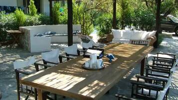 House, 2 Bedrooms, Balcony, Garden View | Terrace/patio