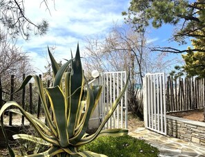 House, 2 Bedrooms, Balcony, Garden View | Property grounds