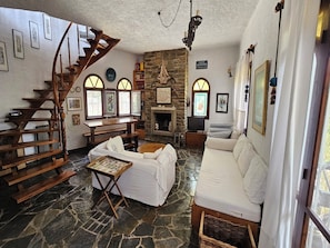 House, 2 Bedrooms, Balcony, Garden View | Living room