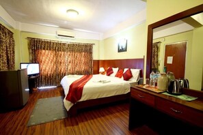 Bureau, chambres insonorisées, fer et planche à repasser, Wi-Fi gratuit